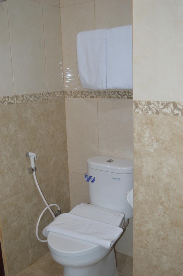 ไอแอนด์เอ็ม โฮเต็ล บิลเลียด Hotel สุราบายา ภายนอก รูปภาพ