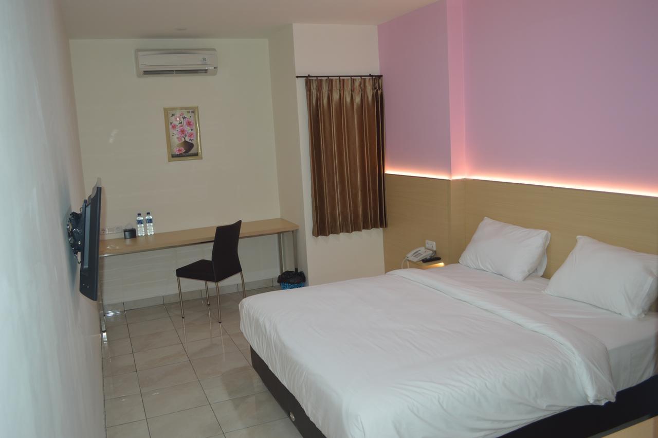 ไอแอนด์เอ็ม โฮเต็ล บิลเลียด Hotel สุราบายา ภายนอก รูปภาพ