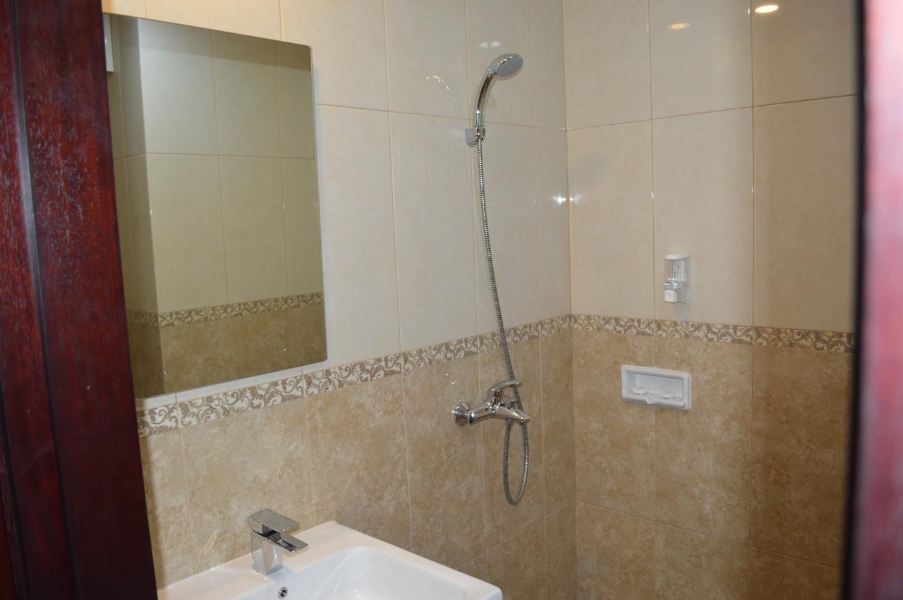 ไอแอนด์เอ็ม โฮเต็ล บิลเลียด Hotel สุราบายา ภายนอก รูปภาพ