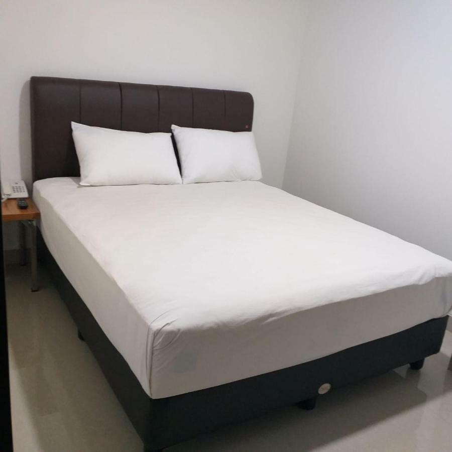 ไอแอนด์เอ็ม โฮเต็ล บิลเลียด Hotel สุราบายา ภายนอก รูปภาพ